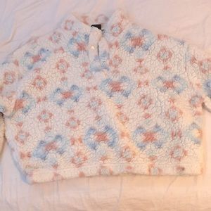 Kendall and Kylie pullover. Size: Medium.